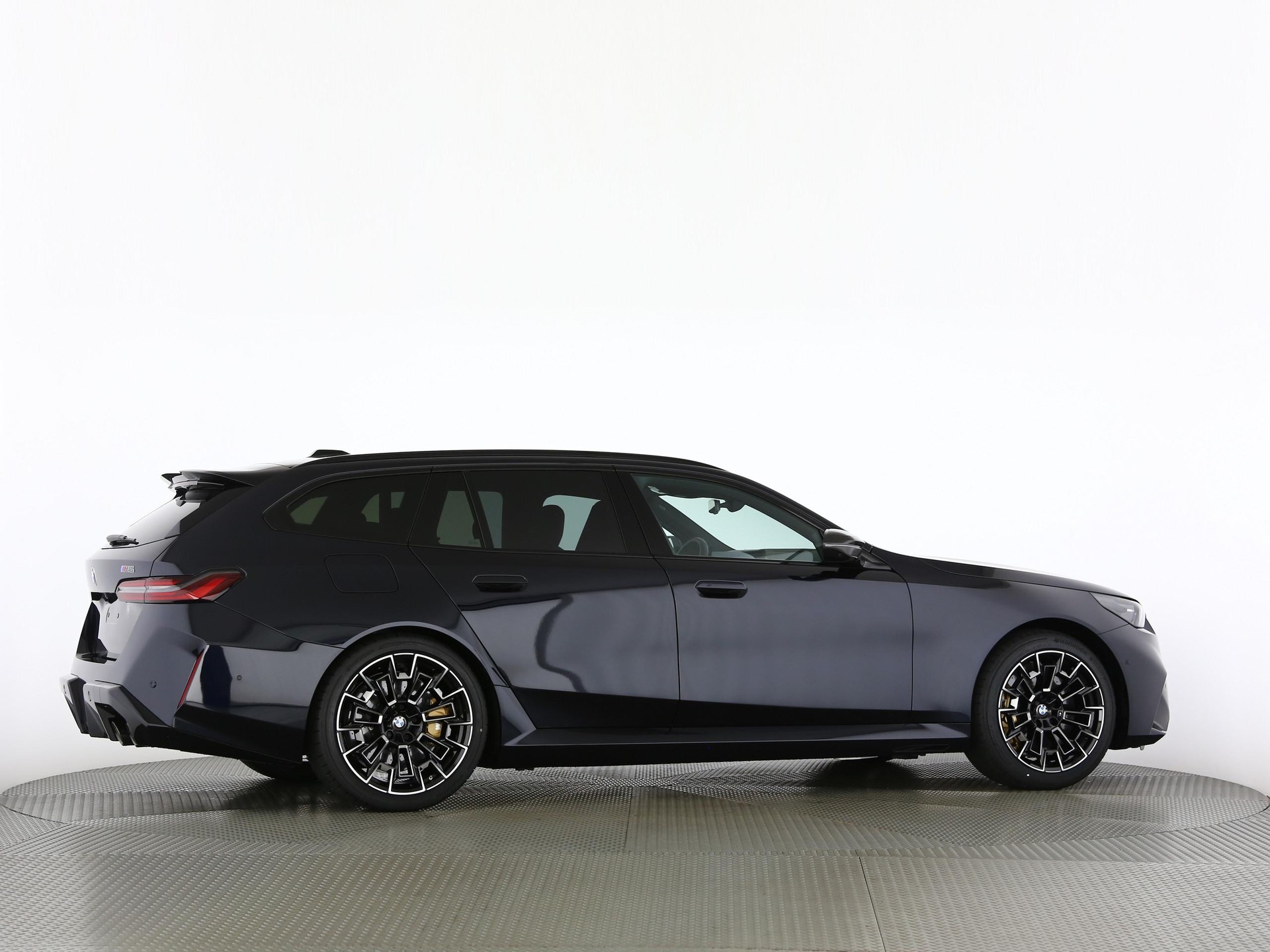 BMW M5 xDrive Touring-image-22