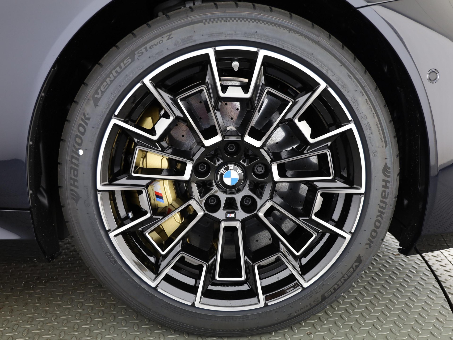 BMW M5 xDrive Touring-image-4