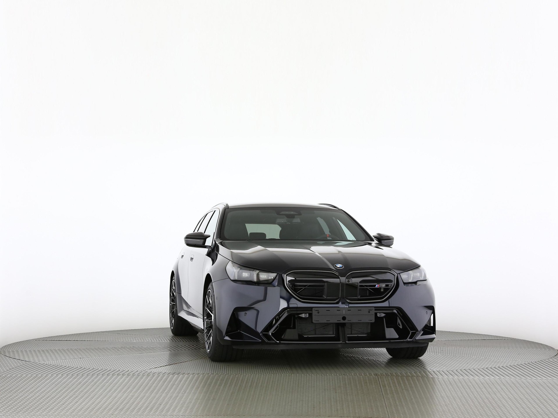 BMW M5 xDrive Touring-image-29