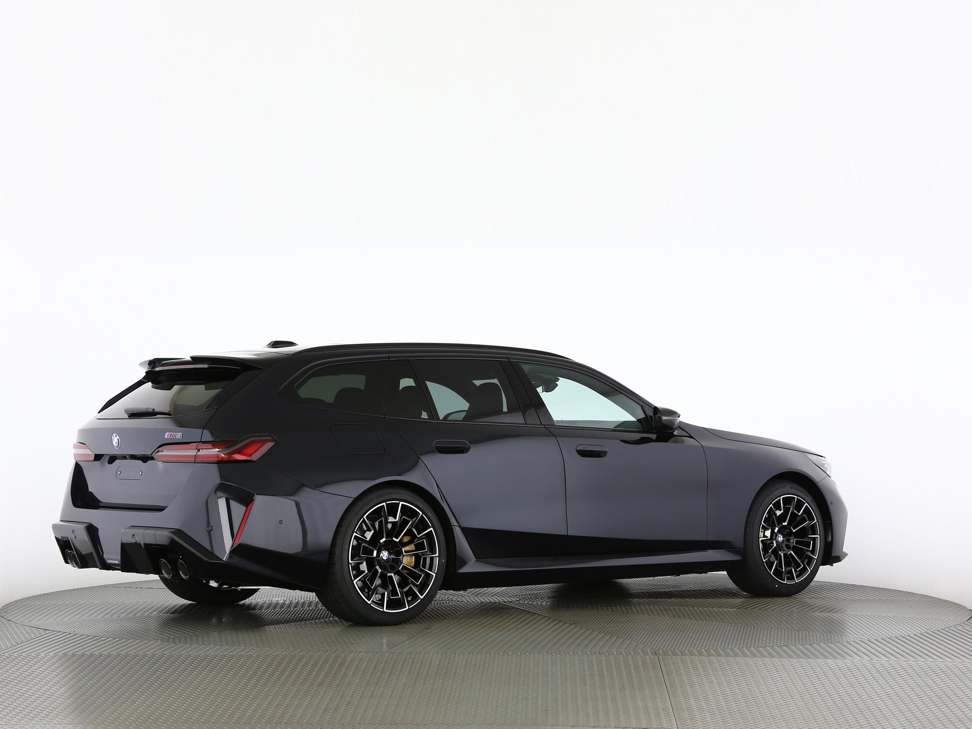 BMW M5 xDrive Touring-image-21