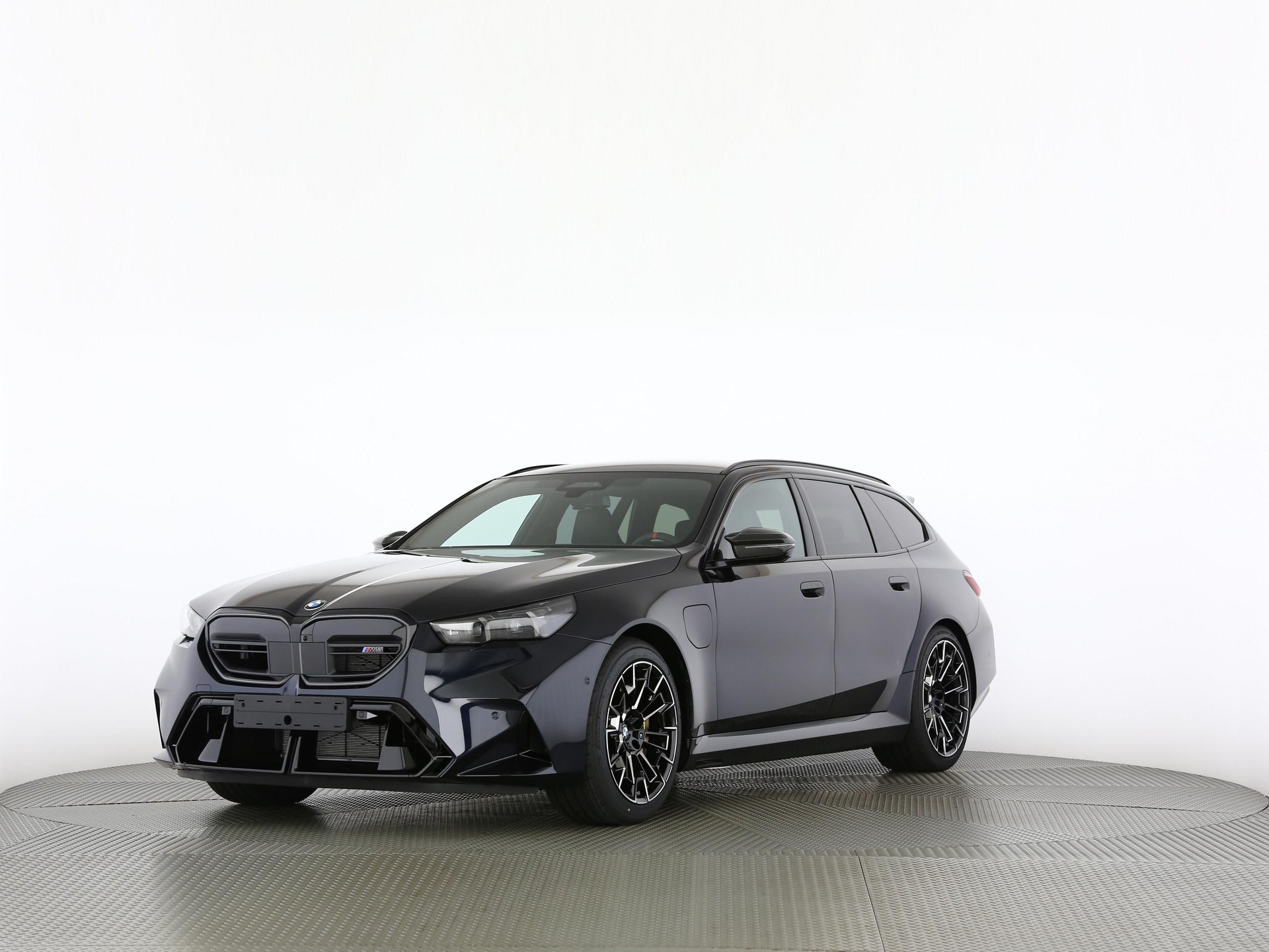 BMW M5 xDrive Touring-image-8