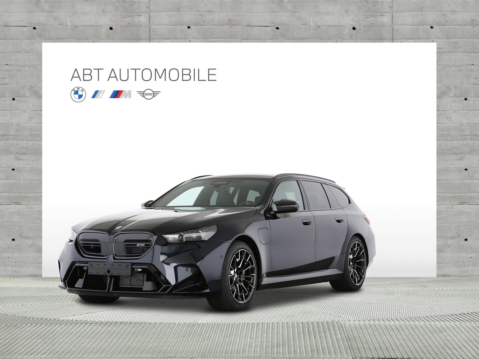 BMW M5 xDrive Touring-image-0