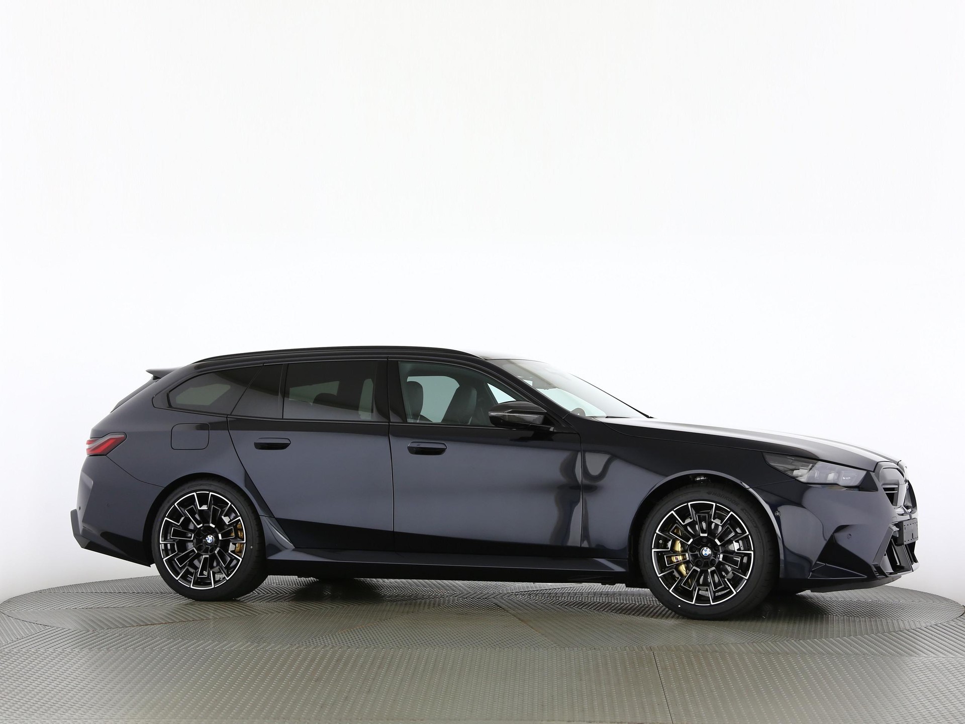 BMW M5 xDrive Touring-image-25