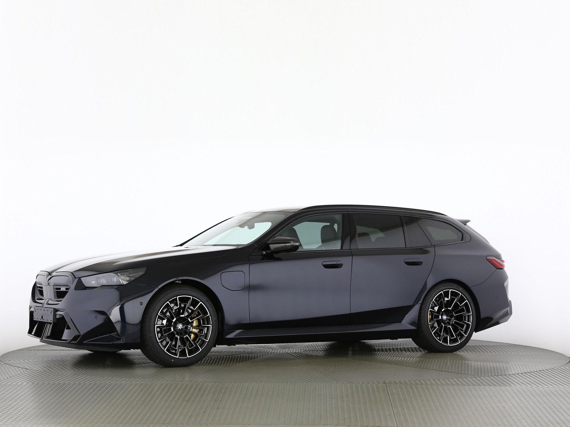 BMW M5 xDrive Touring-image-10