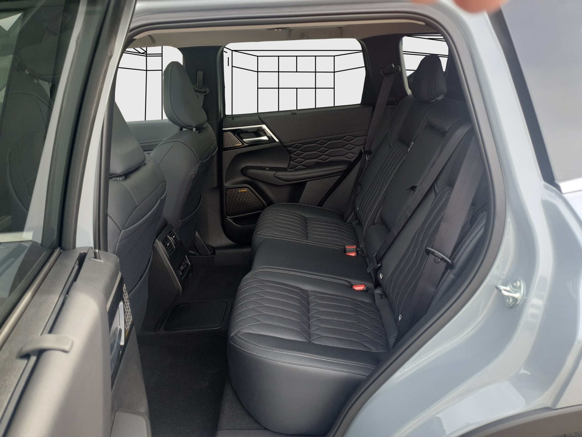 MITSUBISHI Outlander 2.4 PHEV NEW Instyle 4x4-image-13