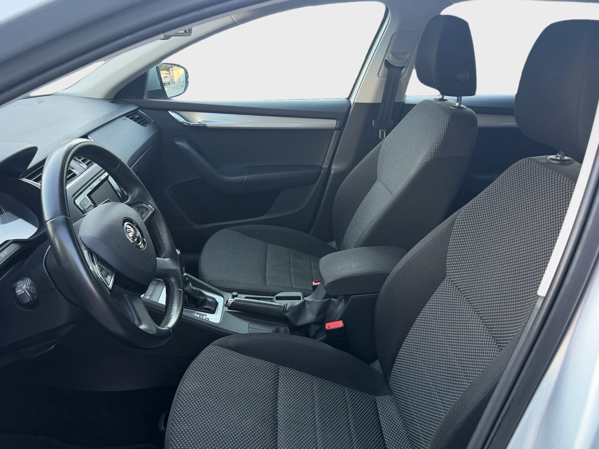 SKODA Octavia Combi 2.0 TDI Ambition 4x4 DSG-image-8