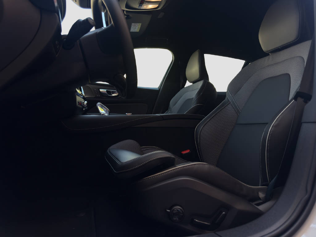 VOLVO V60 2.0 T6 TE Plus Dark eAWD-image-7