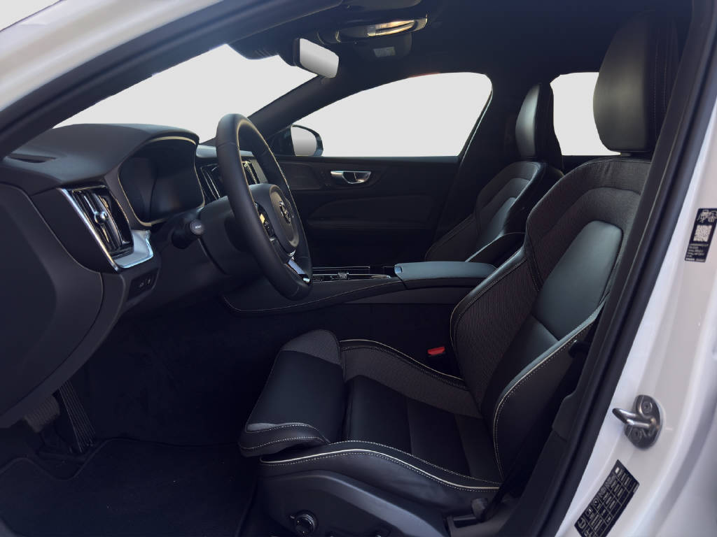 VOLVO V60 2.0 T6 TE Plus Dark eAWD-image-6