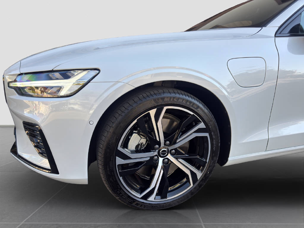VOLVO V60 2.0 T6 TE Plus Dark eAWD-image-13