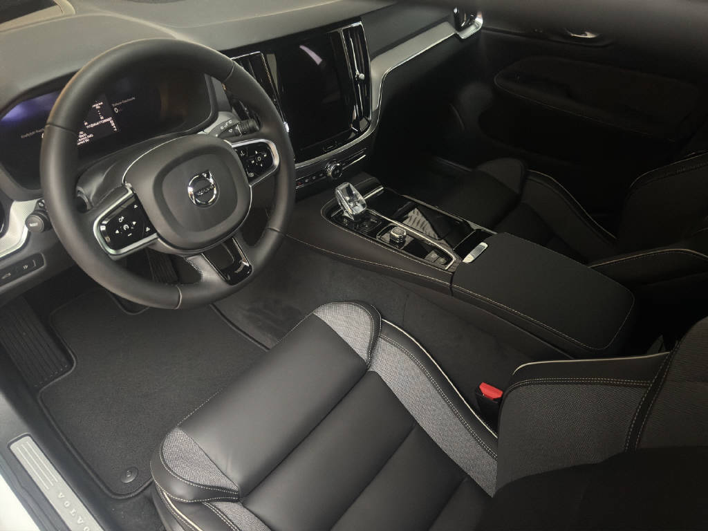 VOLVO V60 2.0 T6 TE Plus Dark eAWD-image-7
