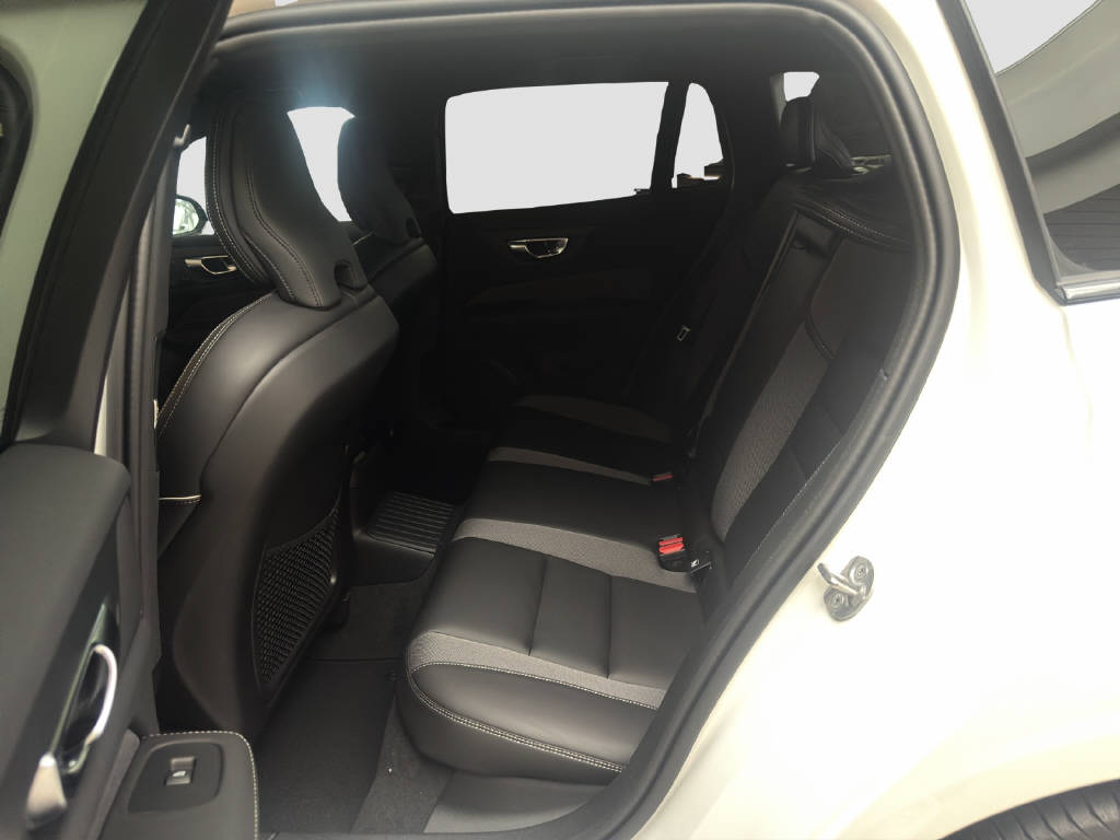 VOLVO V60 2.0 T6 TE Plus Dark eAWD-image-11