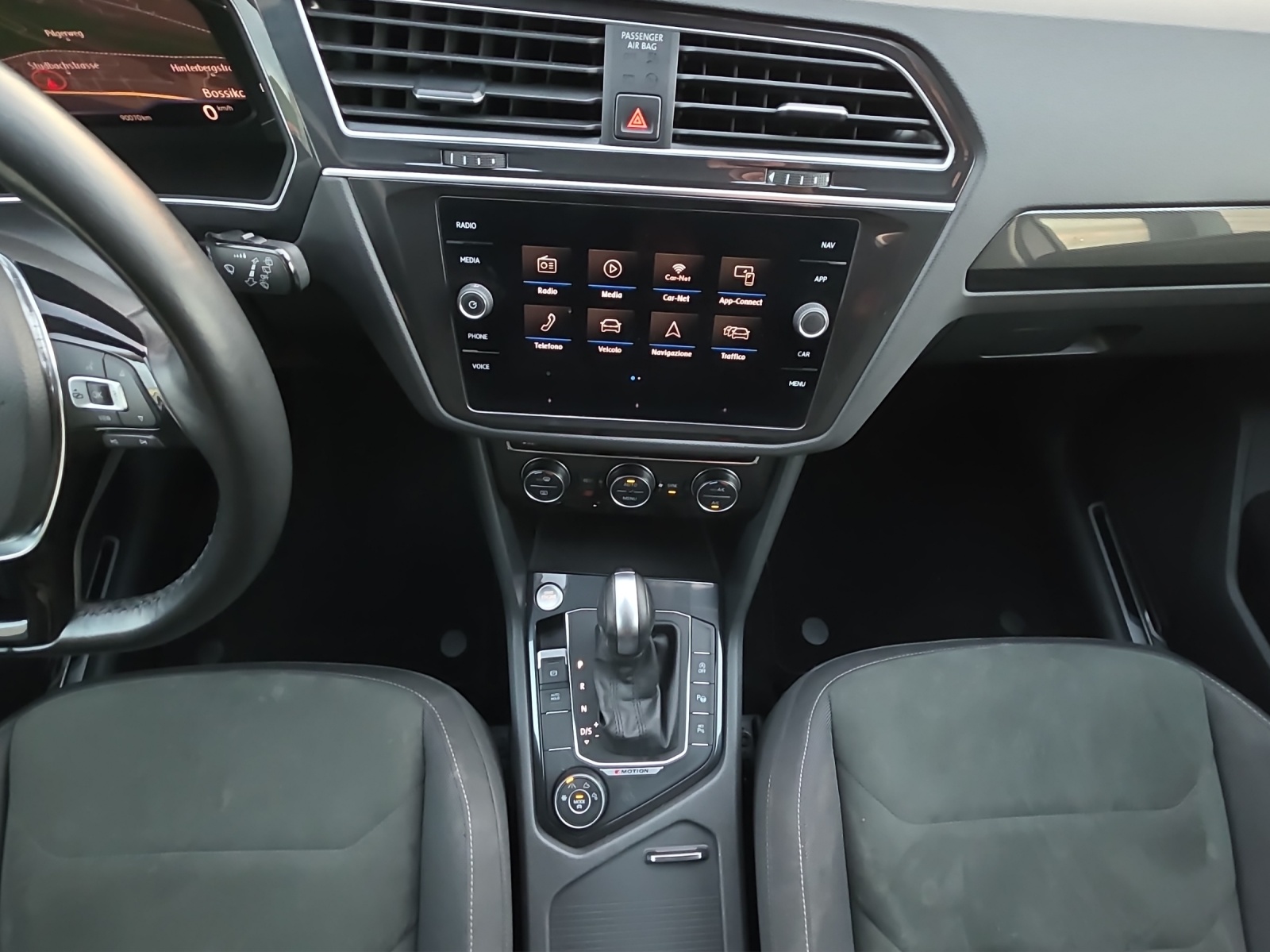 VW Tiguan 2.0 TDI SCR Highline 4Motion DSG-image-11