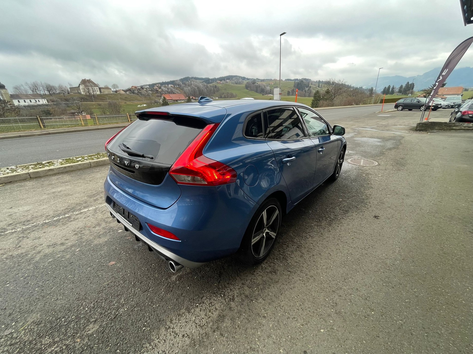 VOLVO V40 D2 Kinetic R-Design-image-6
