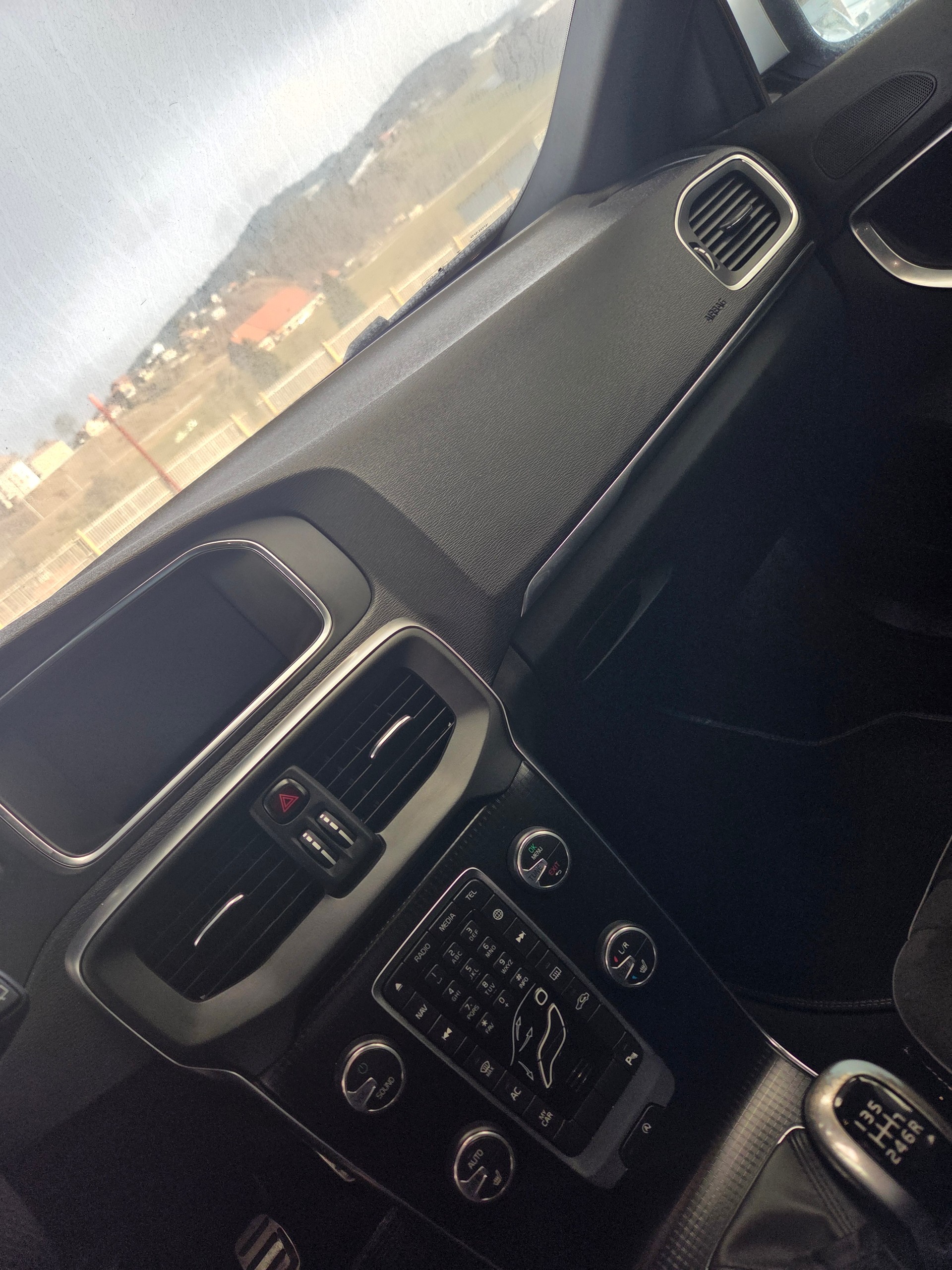 VOLVO V40 D2 Kinetic R-Design-image-10