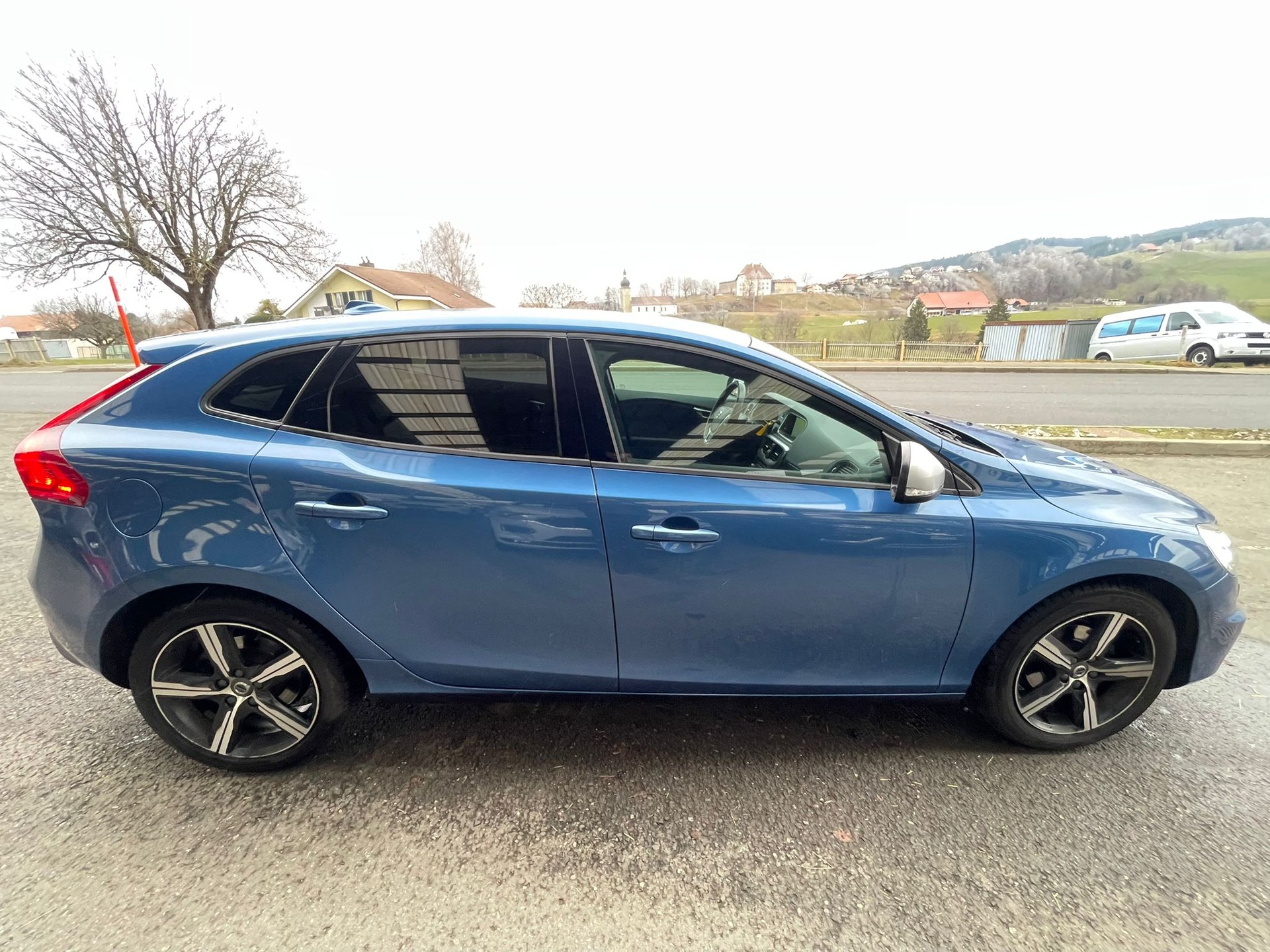VOLVO V40 D2 Kinetic R-Design-image-4