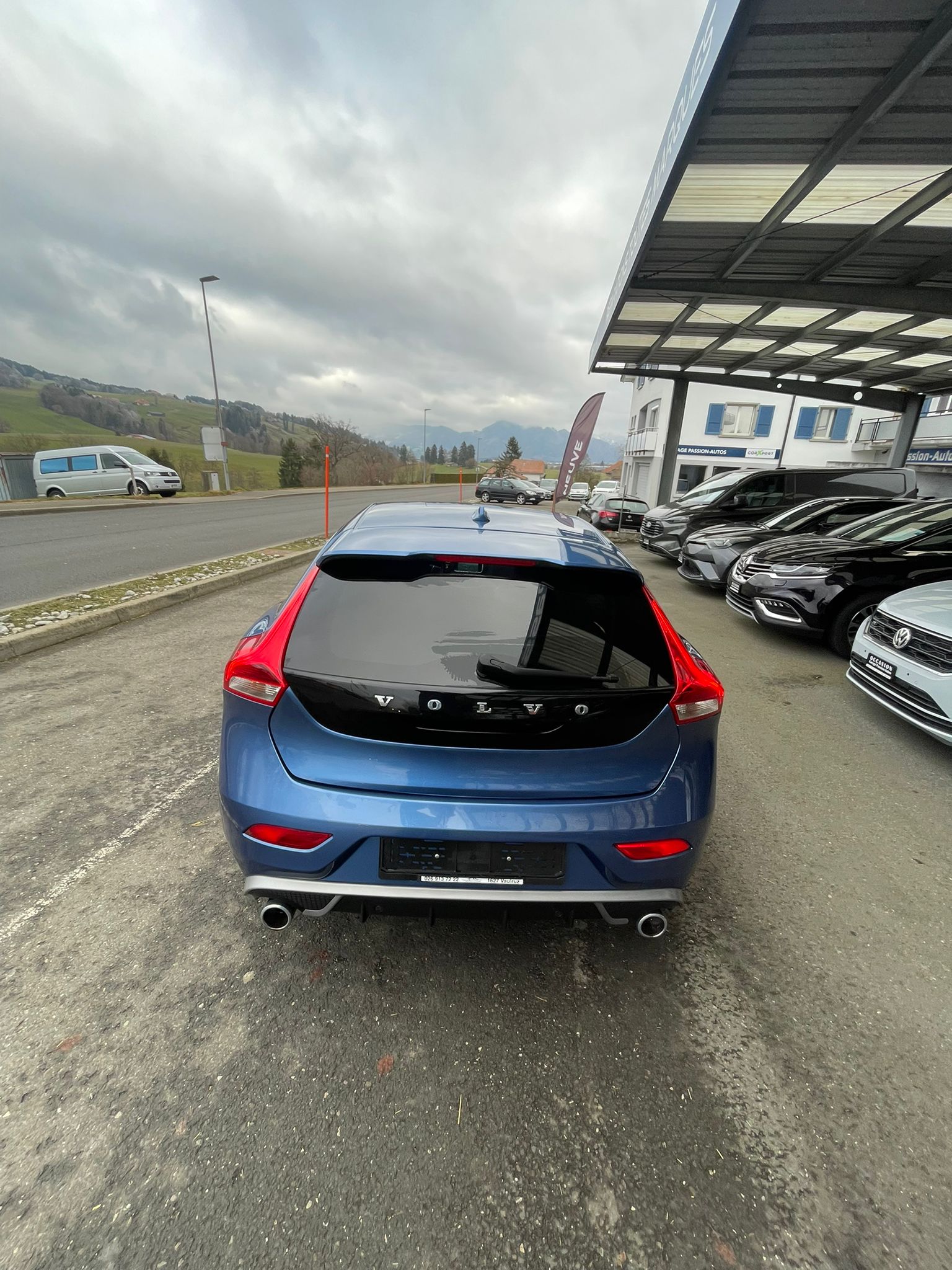 VOLVO V40 D2 Kinetic R-Design-image-7