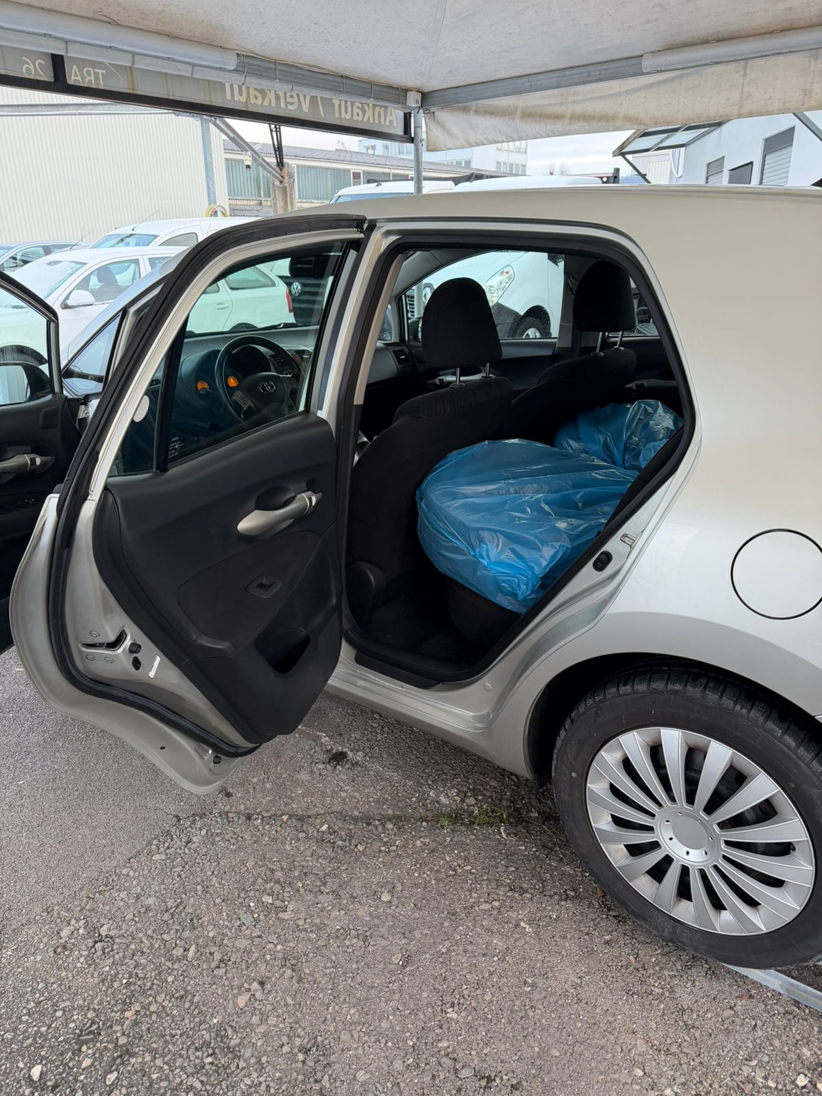 TOYOTA Auris 2.0 D-4D Linea Sol-image-11
