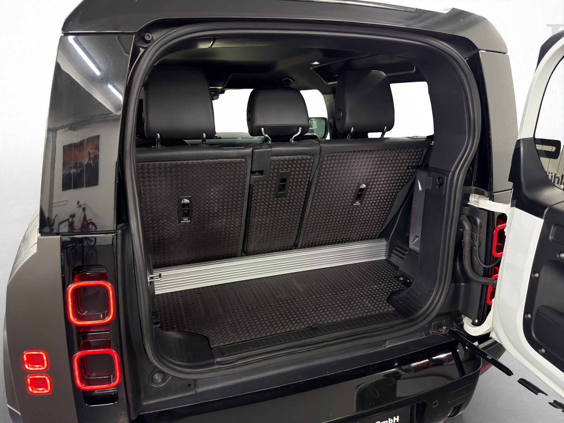 LAND ROVER Defender 90 3.0D I6 200 X-Dynamic SE AT8-image-17