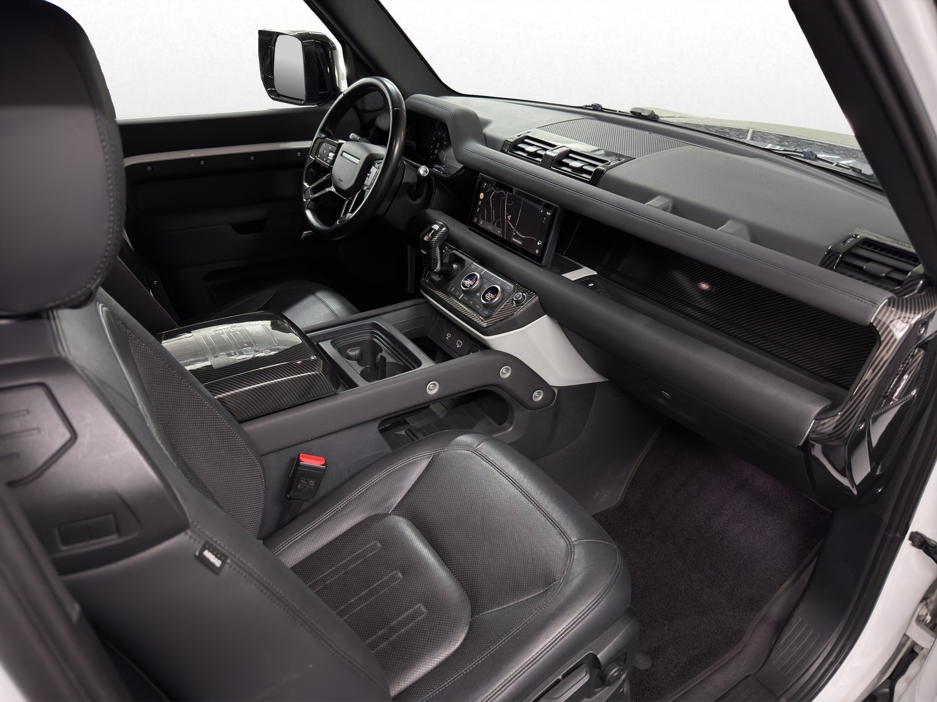 LAND ROVER Defender 90 3.0D I6 200 X-Dynamic SE AT8-image-19