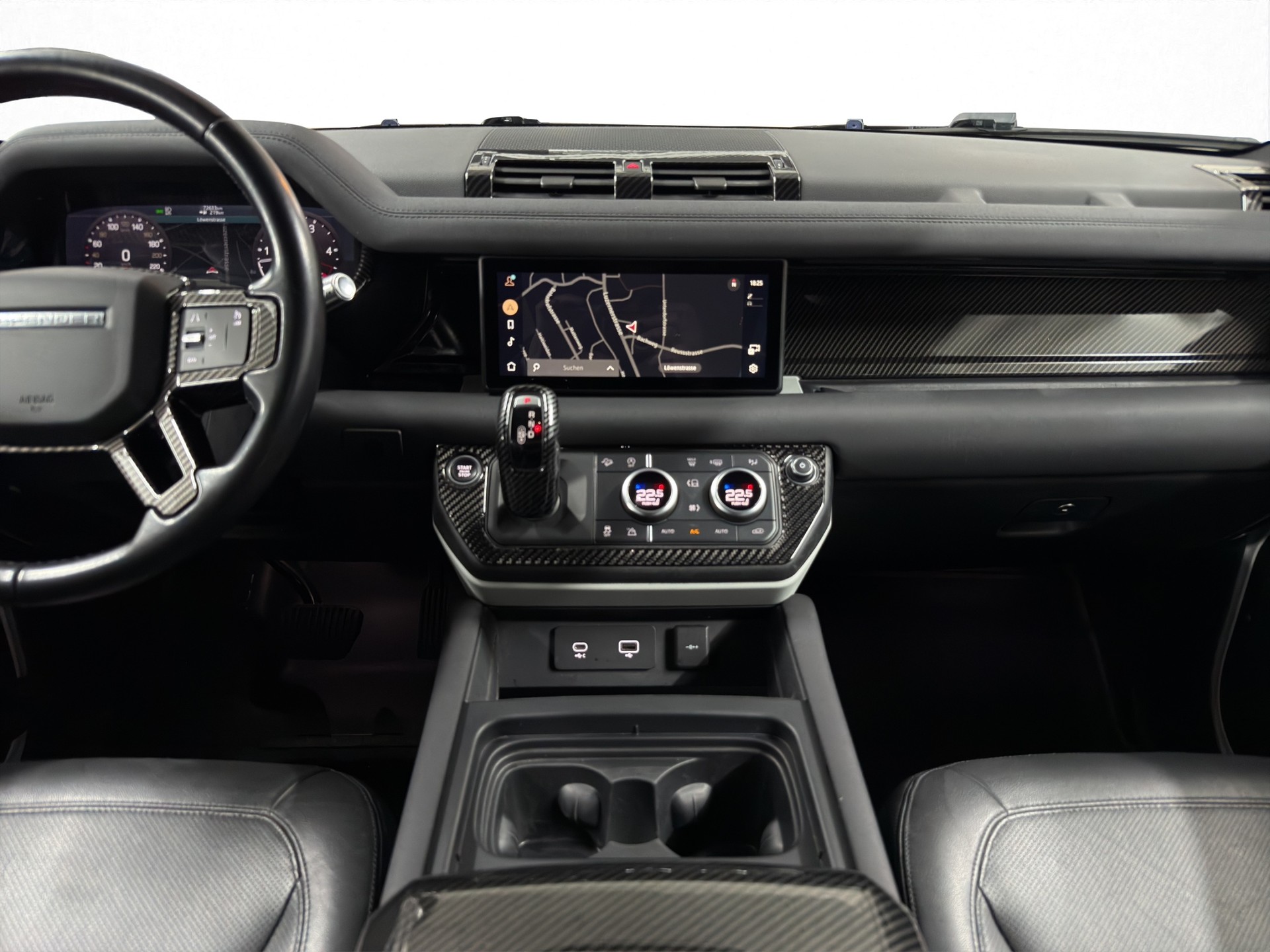 LAND ROVER Defender 90 3.0D I6 200 X-Dynamic SE AT8-image-11