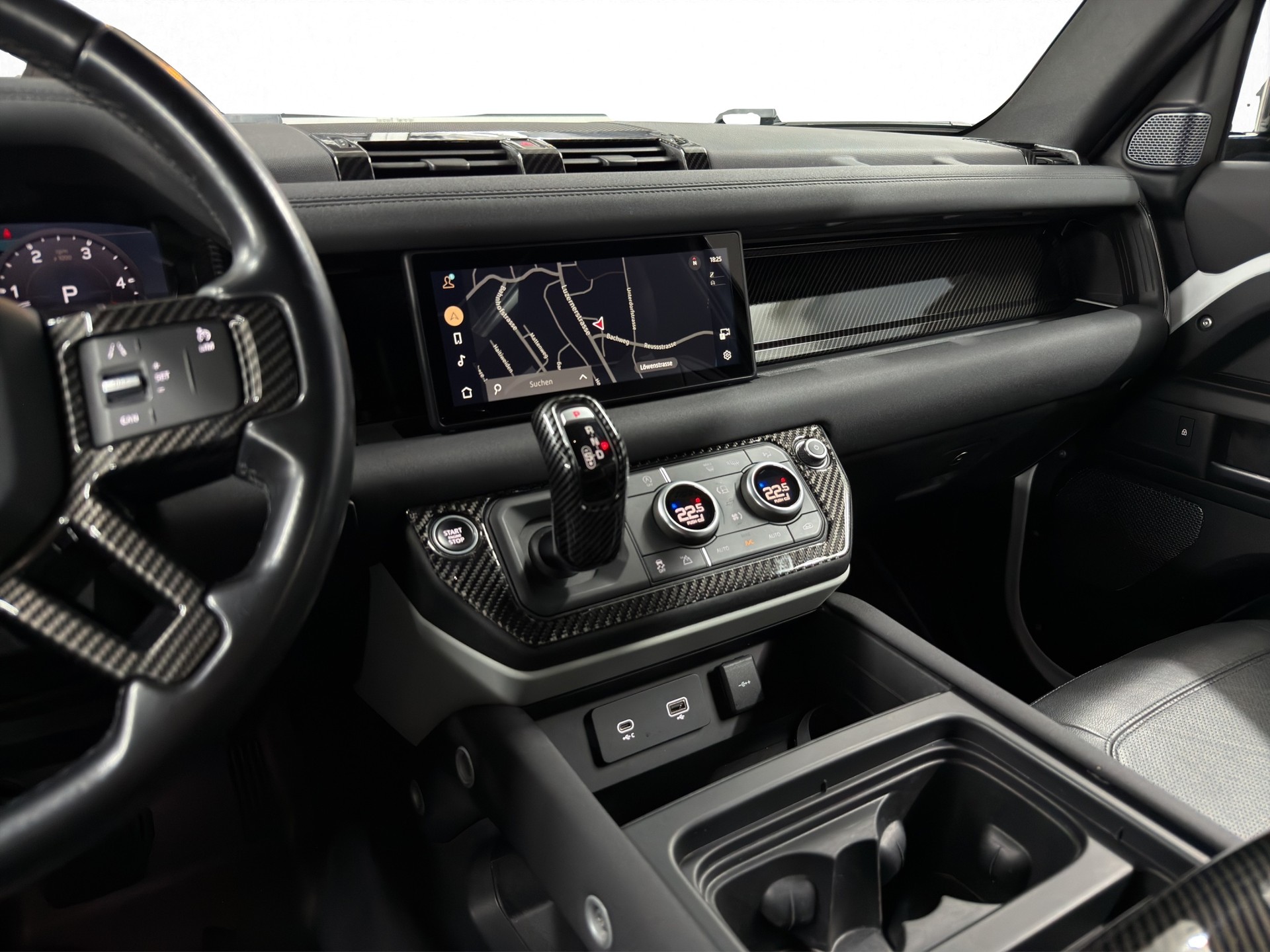 LAND ROVER Defender 90 3.0D I6 200 X-Dynamic SE AT8-image-12