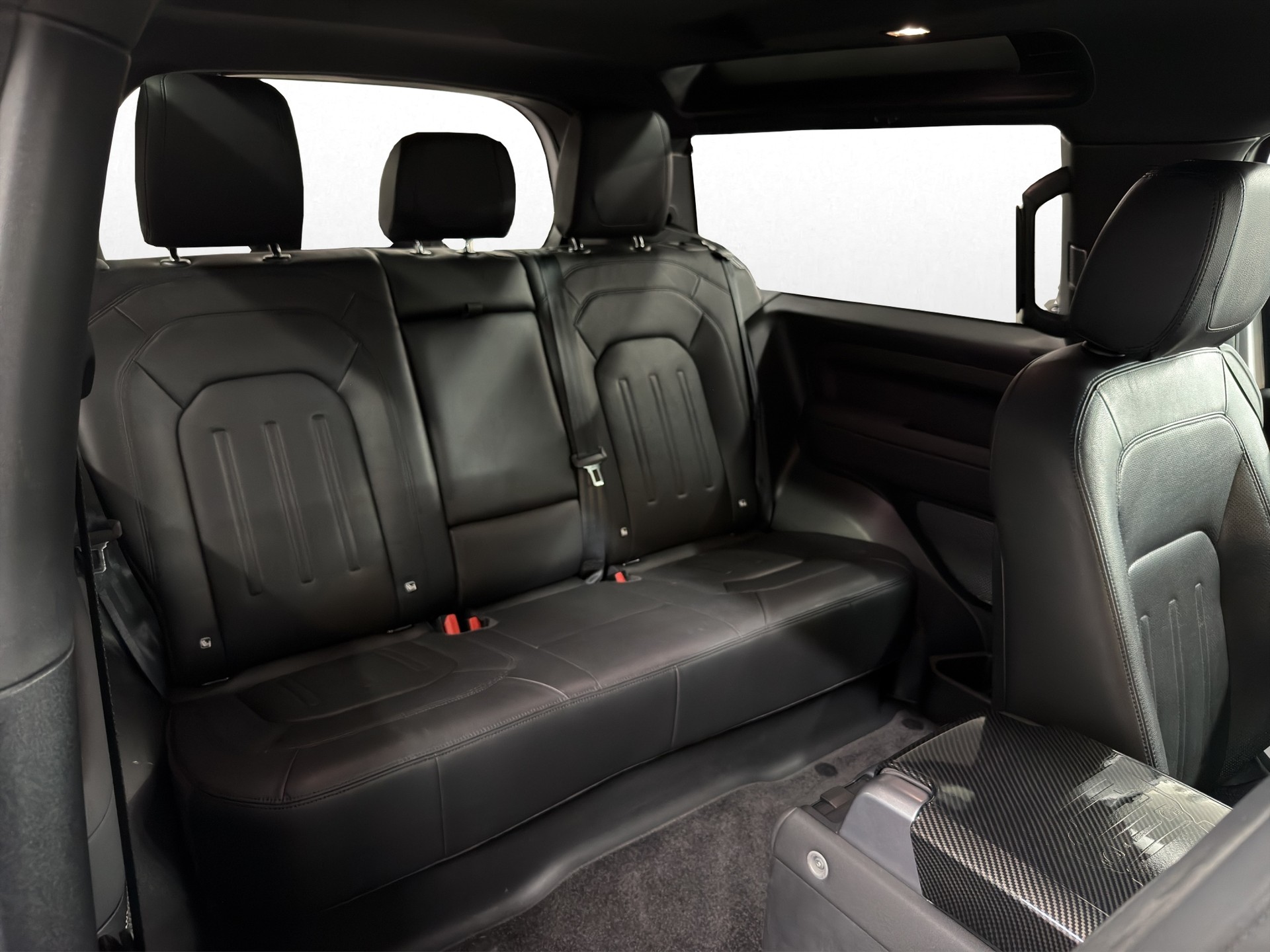 LAND ROVER Defender 90 3.0D I6 200 X-Dynamic SE AT8-image-18