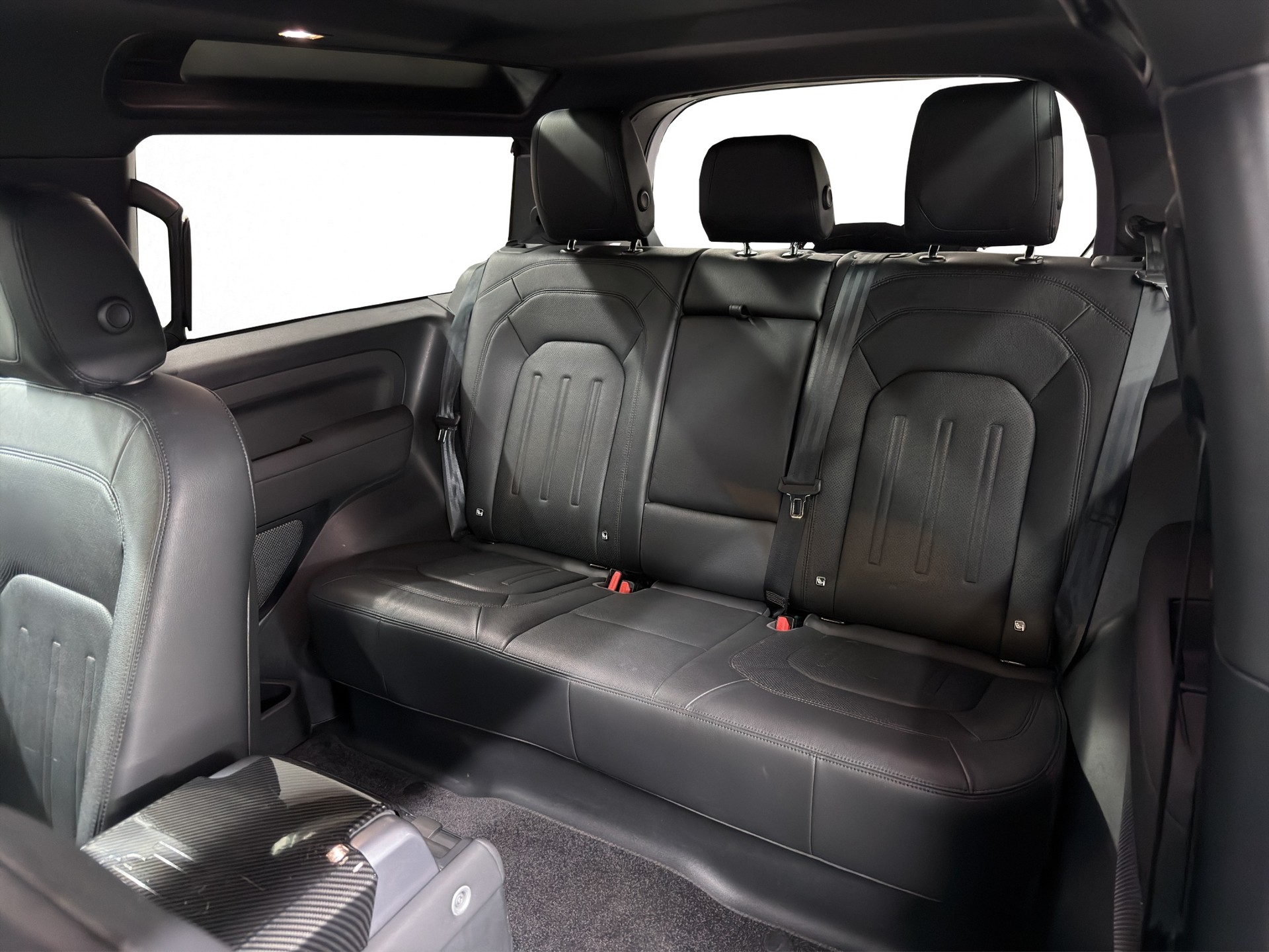 LAND ROVER Defender 90 3.0D I6 200 X-Dynamic SE AT8-image-16