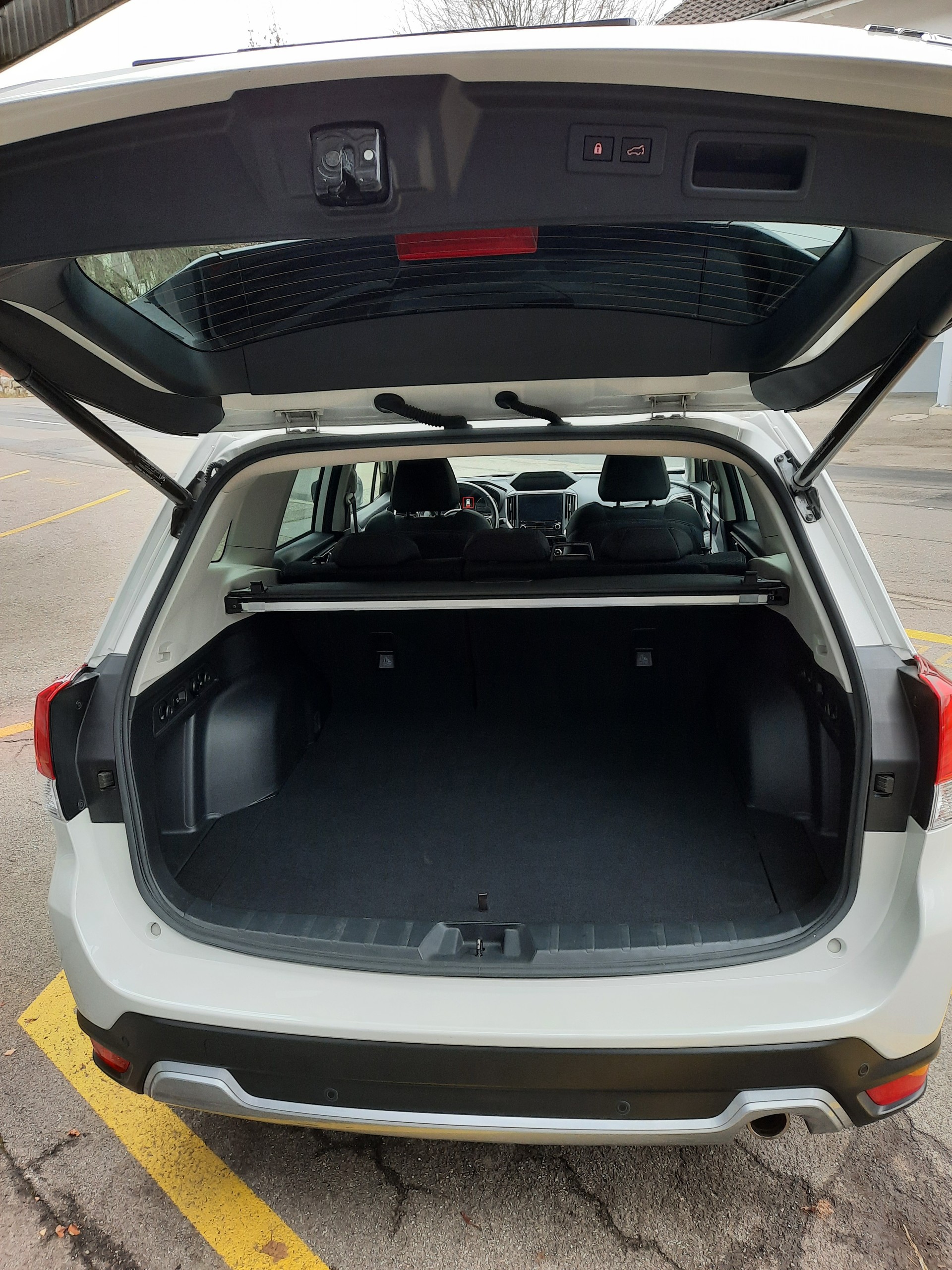 SUBARU Forester 2.0i e-Boxer Swiss Plus Lineartronic-image-6