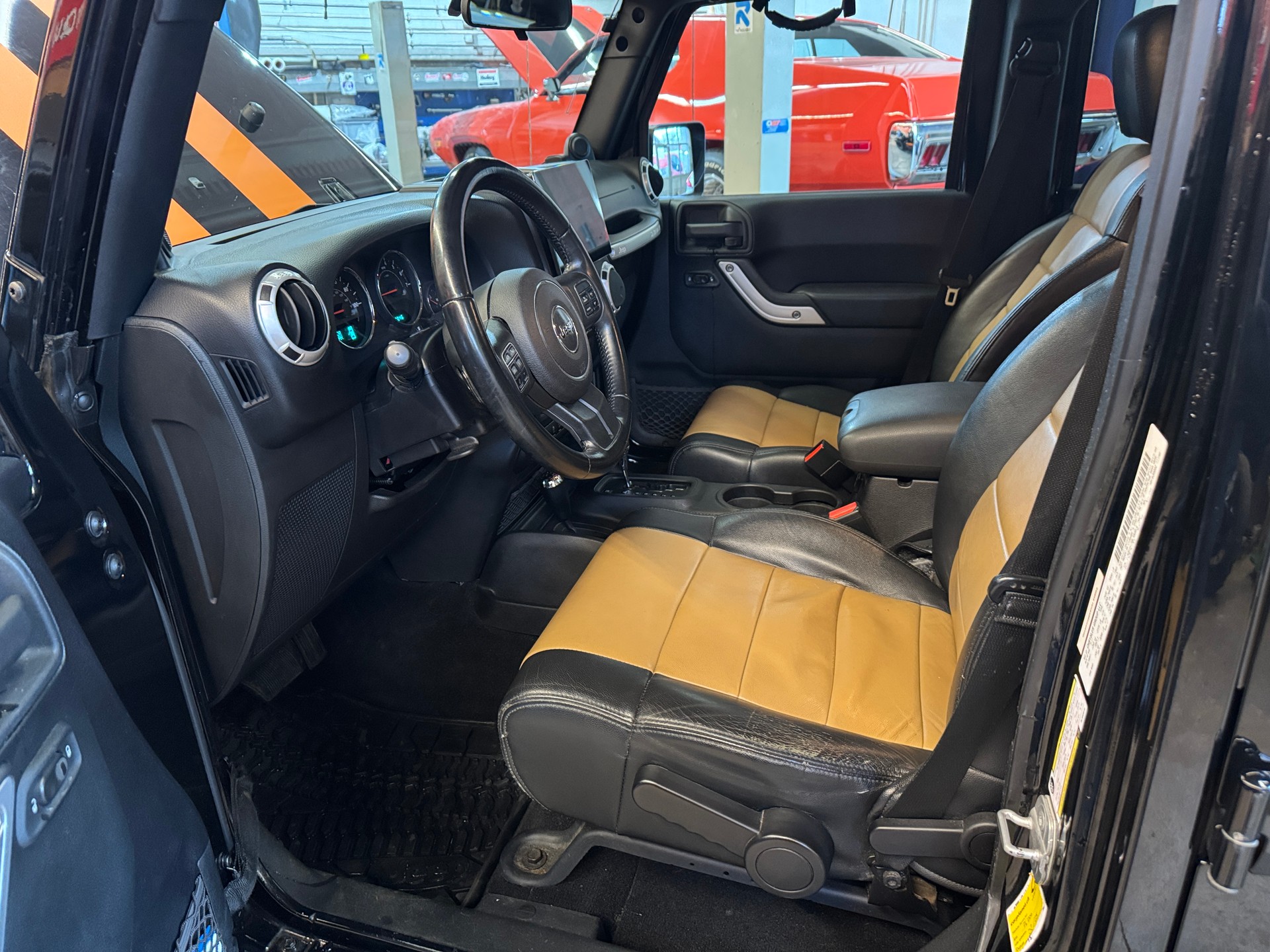 JEEP Wrangler Unlimited Sahara-image-8
