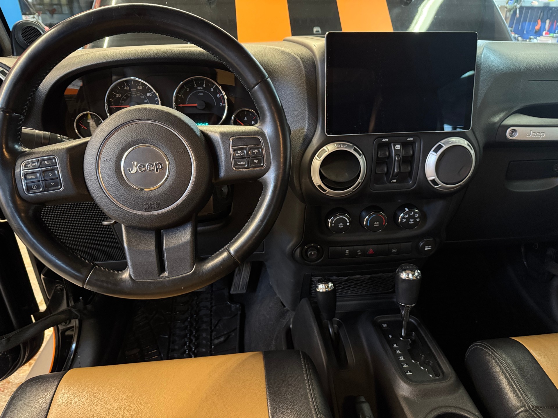 JEEP Wrangler Unlimited Sahara-image-10