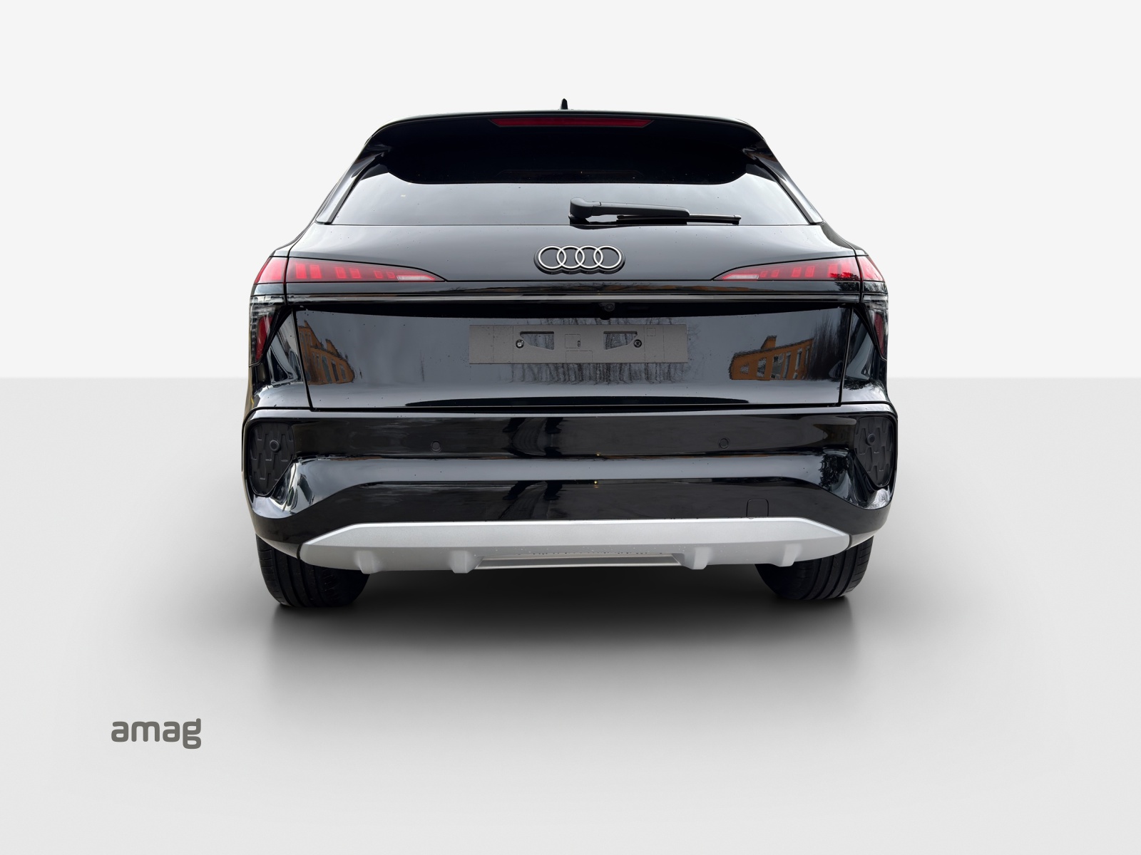 AUDI Q3 SUV 110 kW TFSI S tronic-image-3