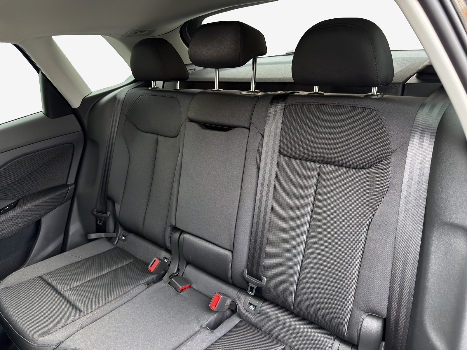 AUDI Q3 SUV 110 kW TFSI S tronic-image-11