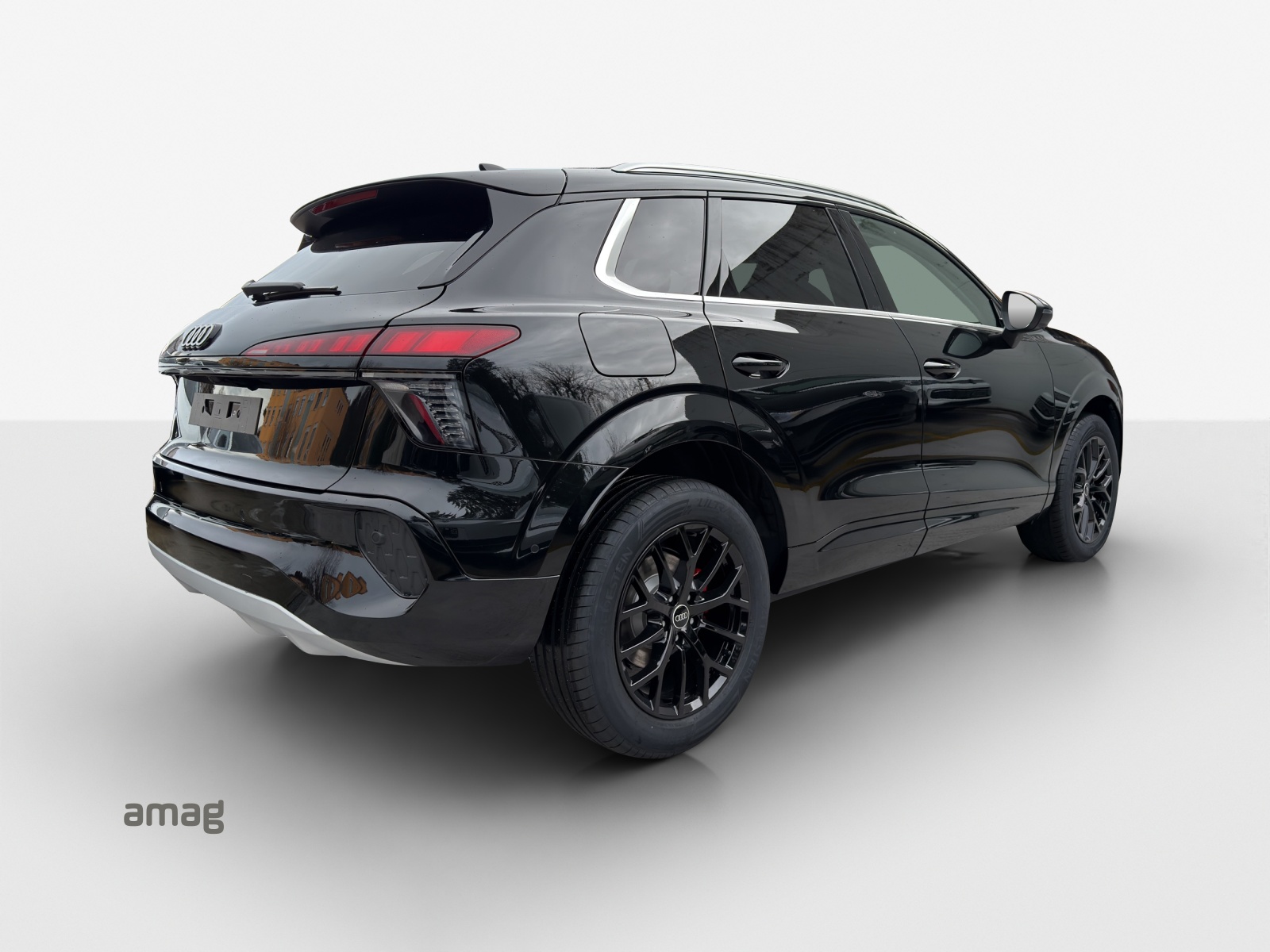 AUDI Q3 SUV 110 kW TFSI S tronic-image-4