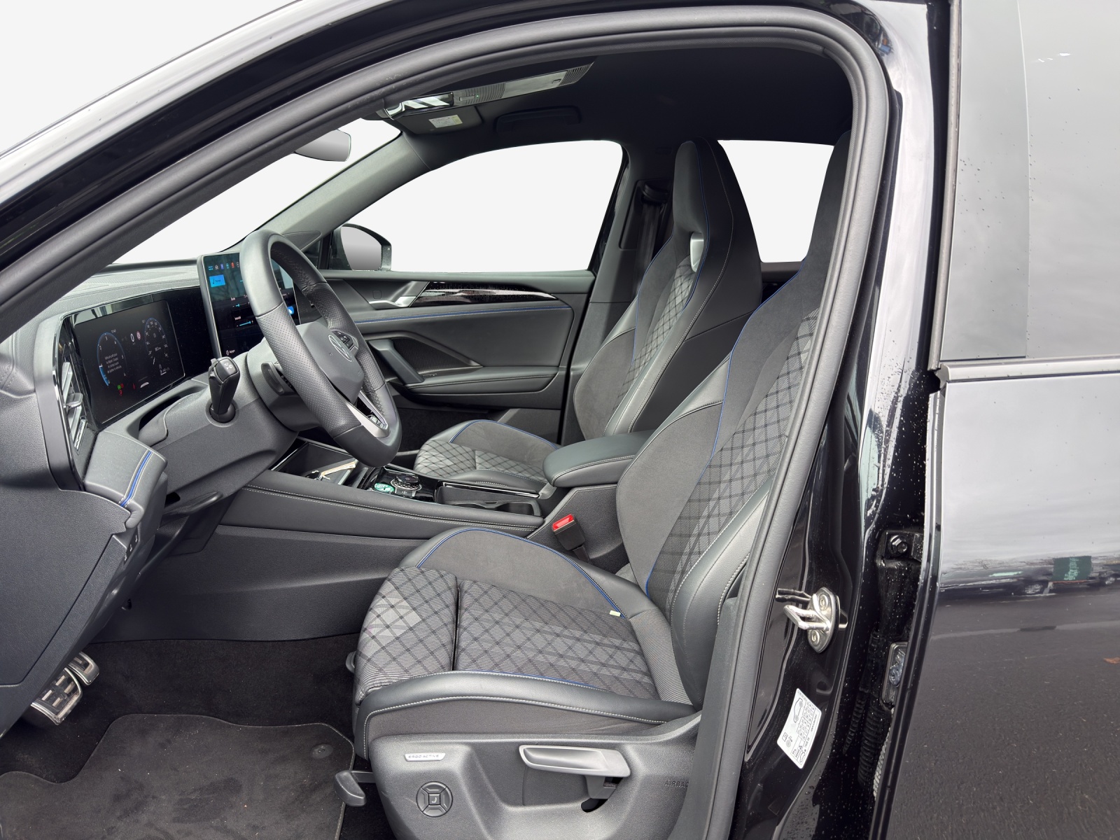 VW Tiguan 2.0 TDI SCR R-Line 4Motion DSG-image-7