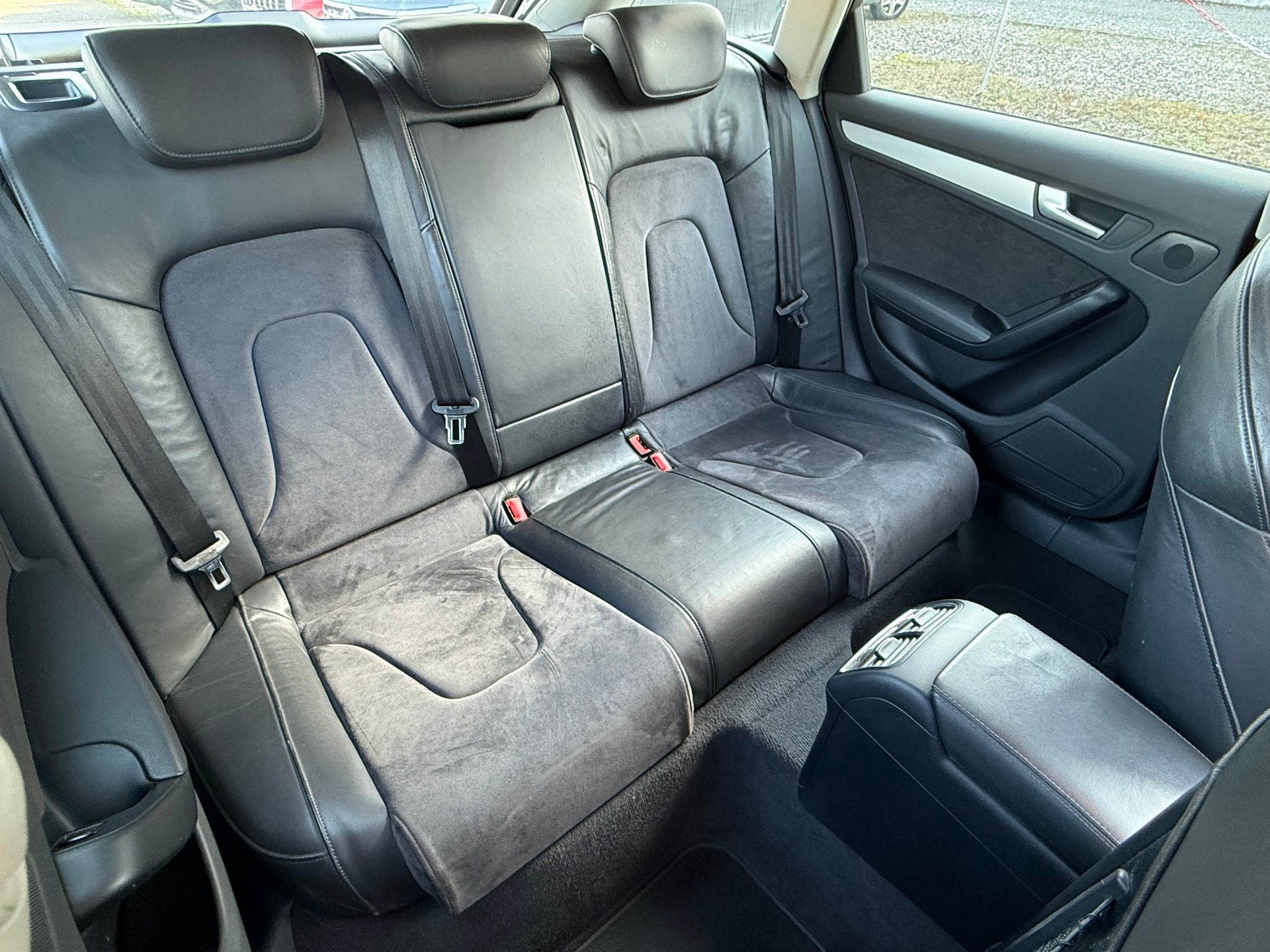 AUDI A4 Avant 1.8 TFSI quattro-image-9