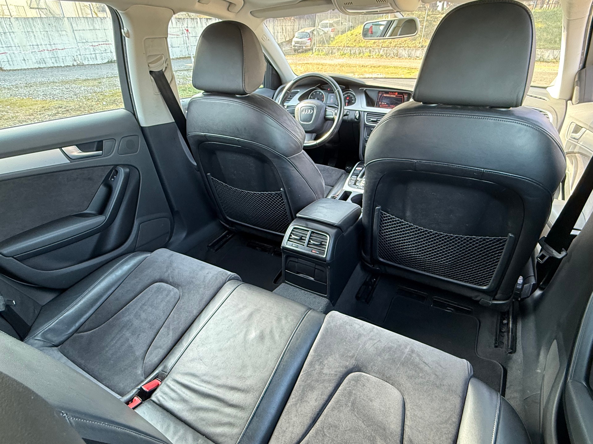AUDI A4 Avant 1.8 TFSI quattro-image-10