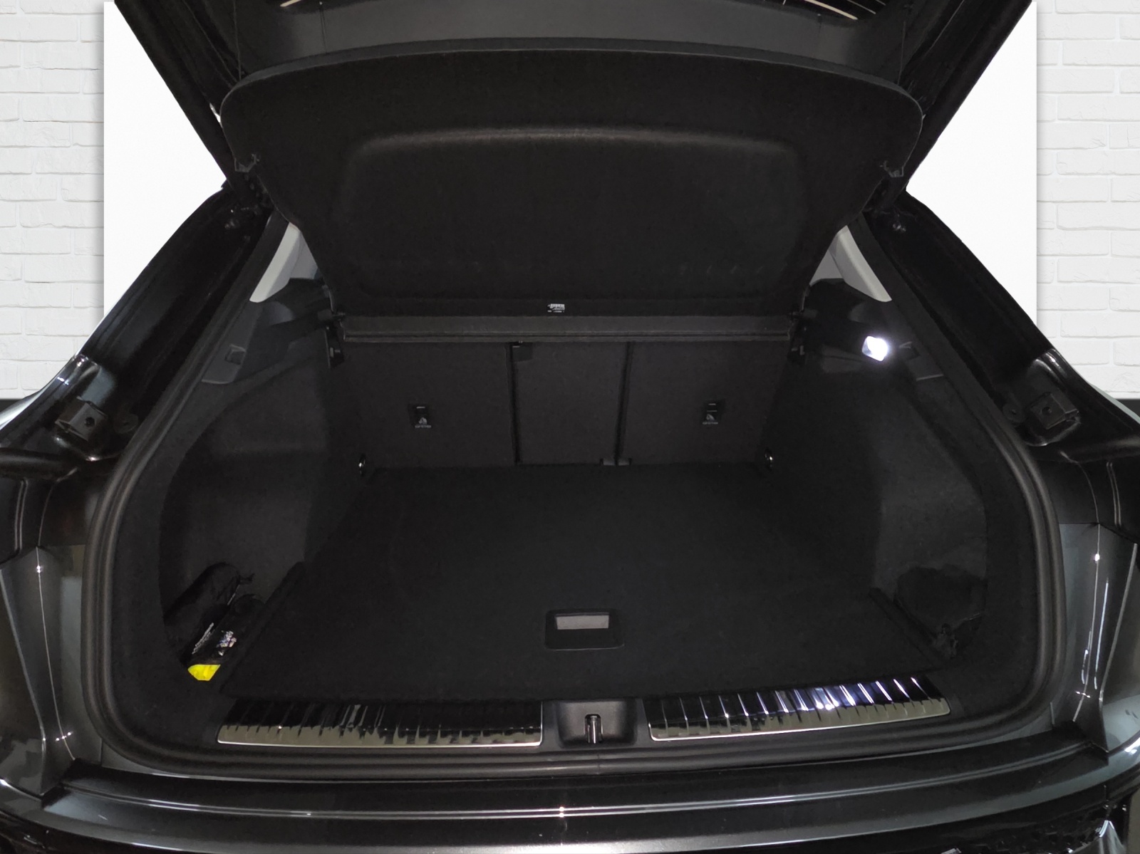 AUDI Q3 SUV TFSI quattro 150 kW S tronic-image-8