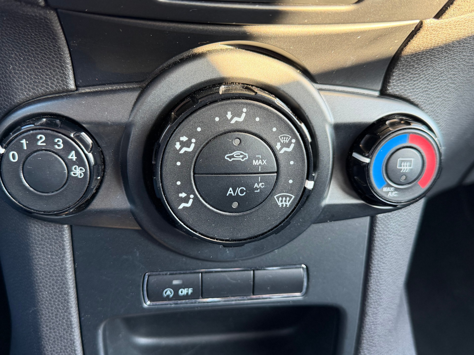 FORD Fiesta 1.0 Titanium-image-10