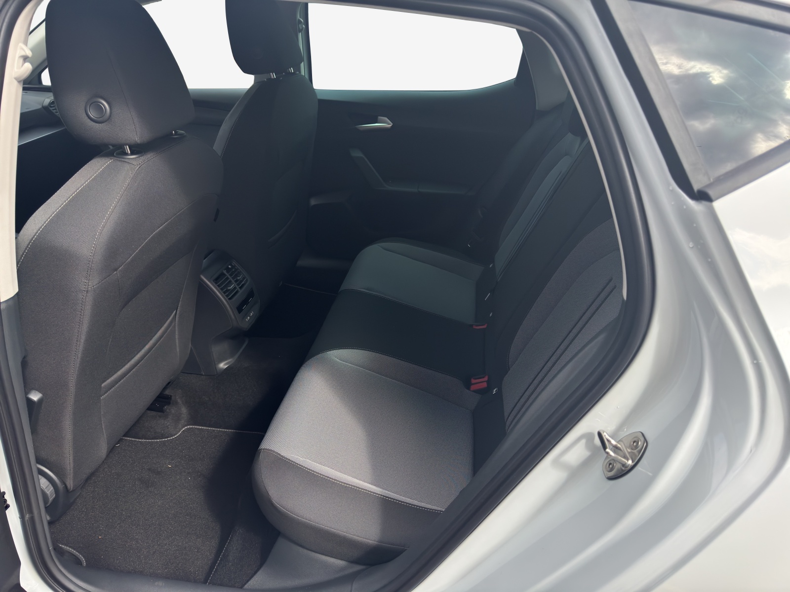 SEAT Leon 1.5 eTSI mHEV DSG Go-image-11