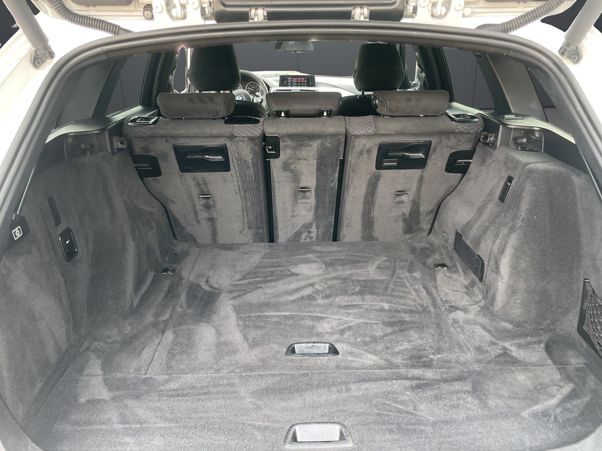 BMW 320d xDrive M Sport Touring Steptronic-image-9