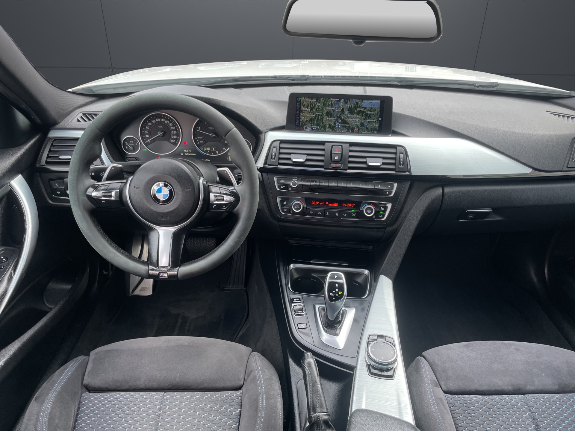 BMW 320d xDrive M Sport Touring Steptronic-image-7