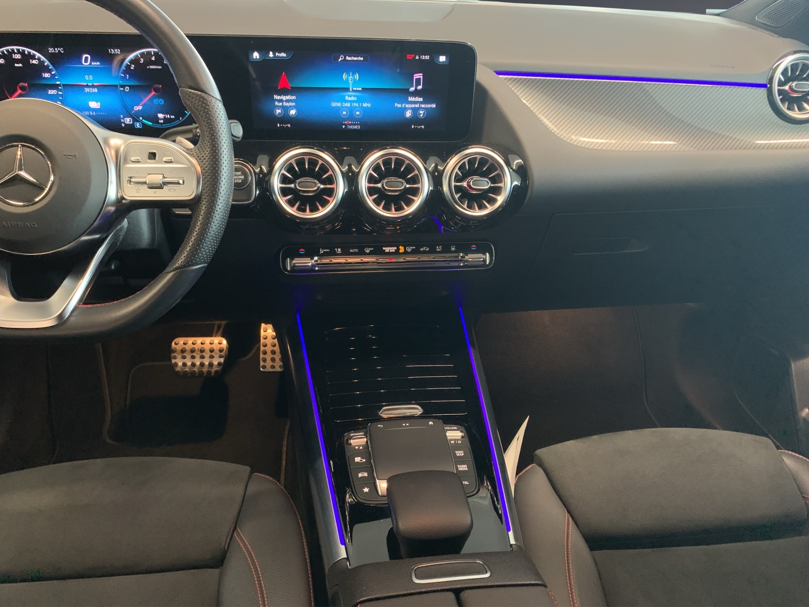 MERCEDES-BENZ GLA 250e AMG Line 8G-DCT-image-8