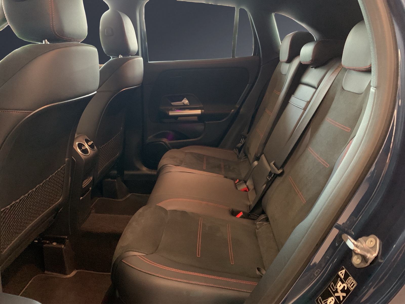 MERCEDES-BENZ GLA 250e AMG Line 8G-DCT-image-10