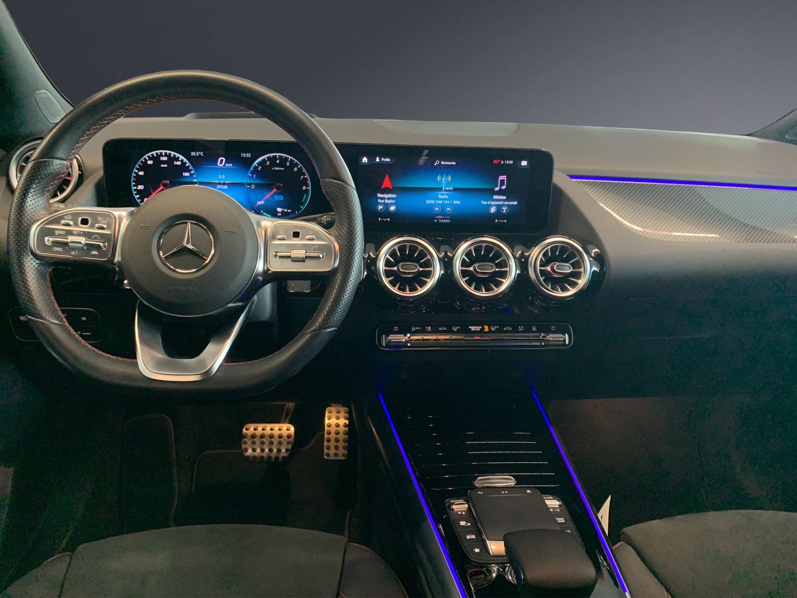 MERCEDES-BENZ GLA 250e AMG Line 8G-DCT-image-6