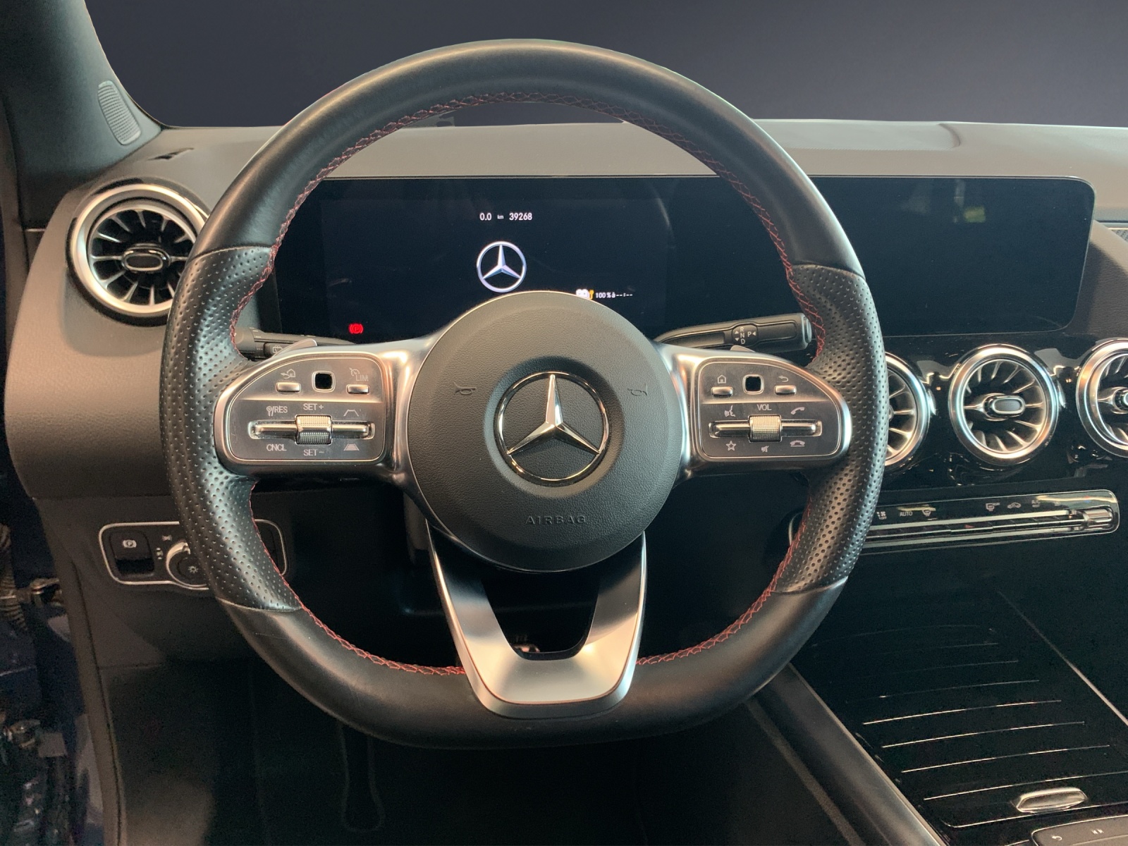 MERCEDES-BENZ GLA 250e AMG Line 8G-DCT-image-7