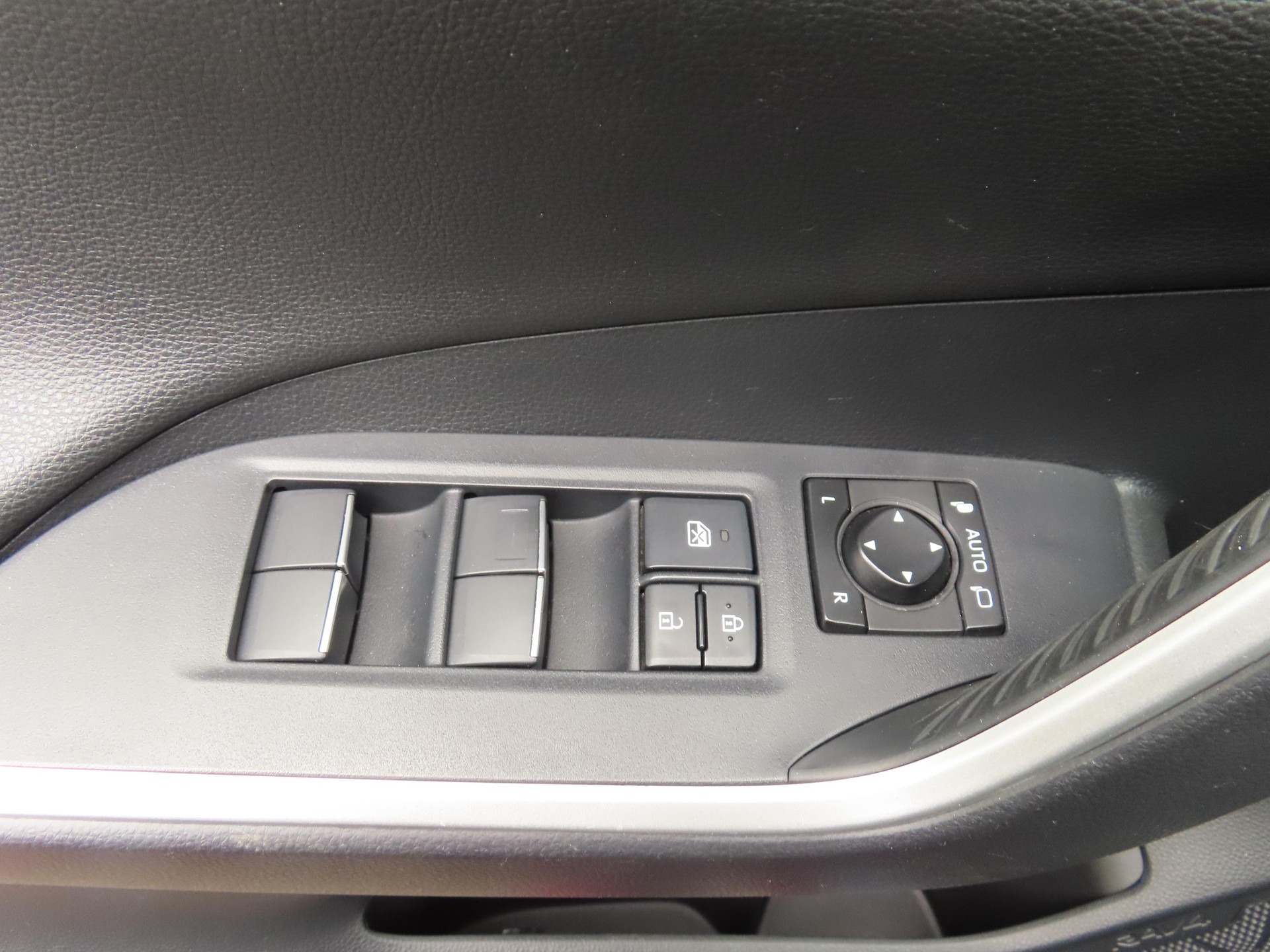 TOYOTA RAV4 2.5 HEV Style-image-18