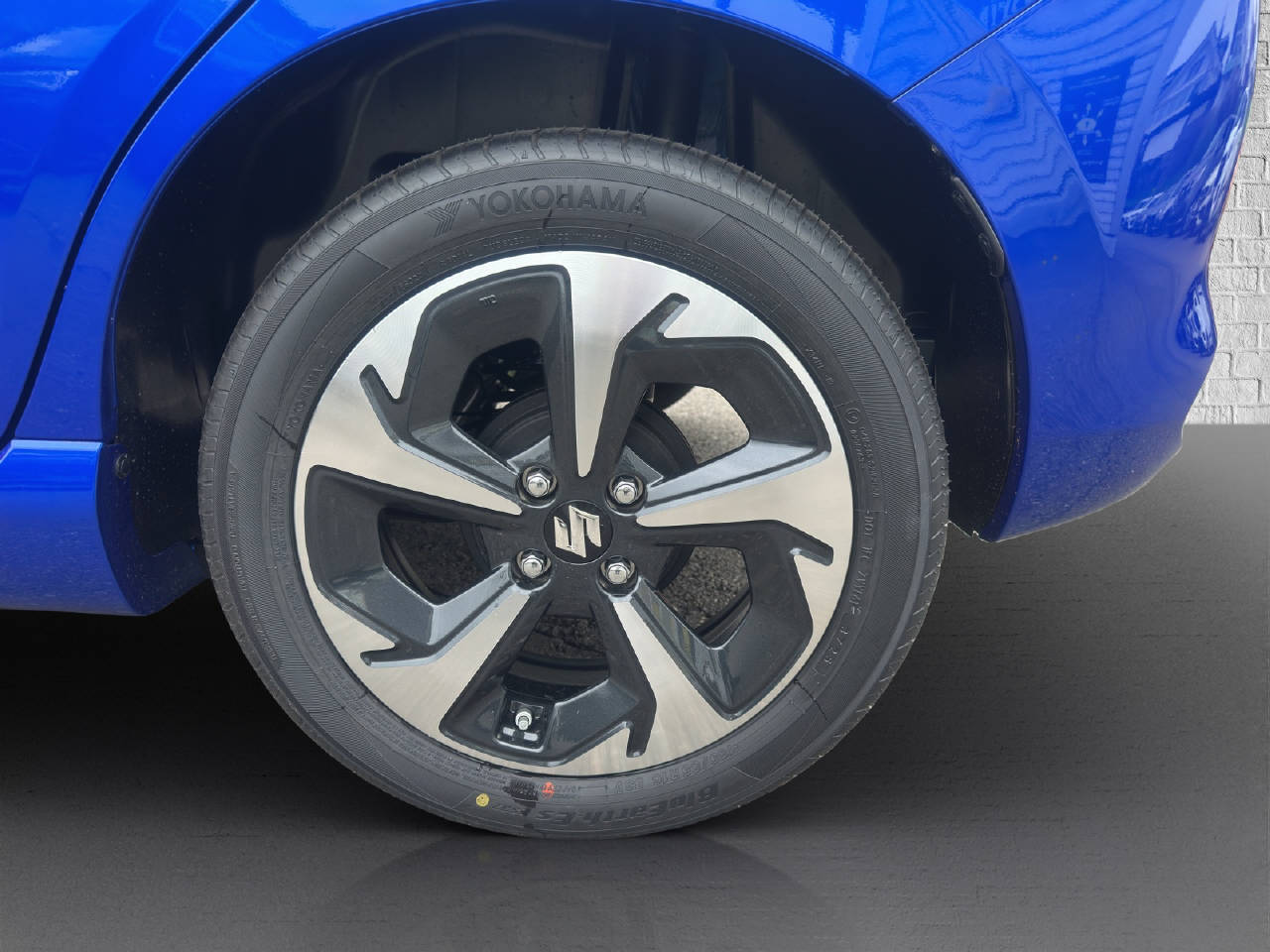 SUZUKI Swift 1.2 Sakura Top Hybrid-image-11