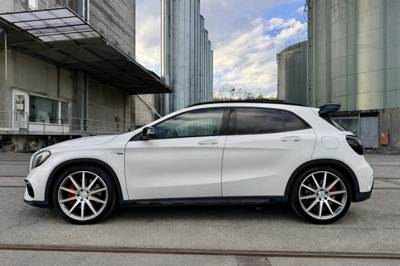 MERCEDES-BENZ GLA 45 AMG 4Matic 7G-DCT-image-3