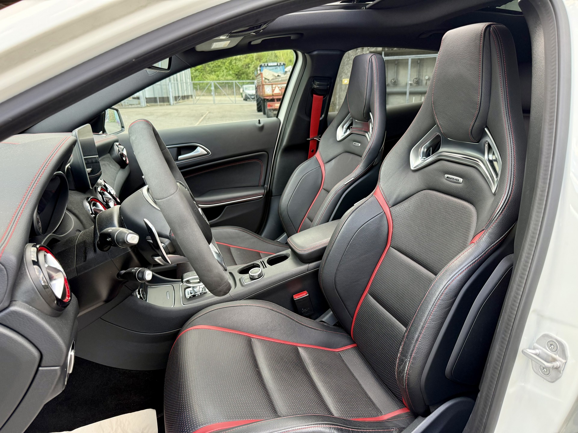 MERCEDES-BENZ GLA 45 AMG 4Matic 7G-DCT-image-5