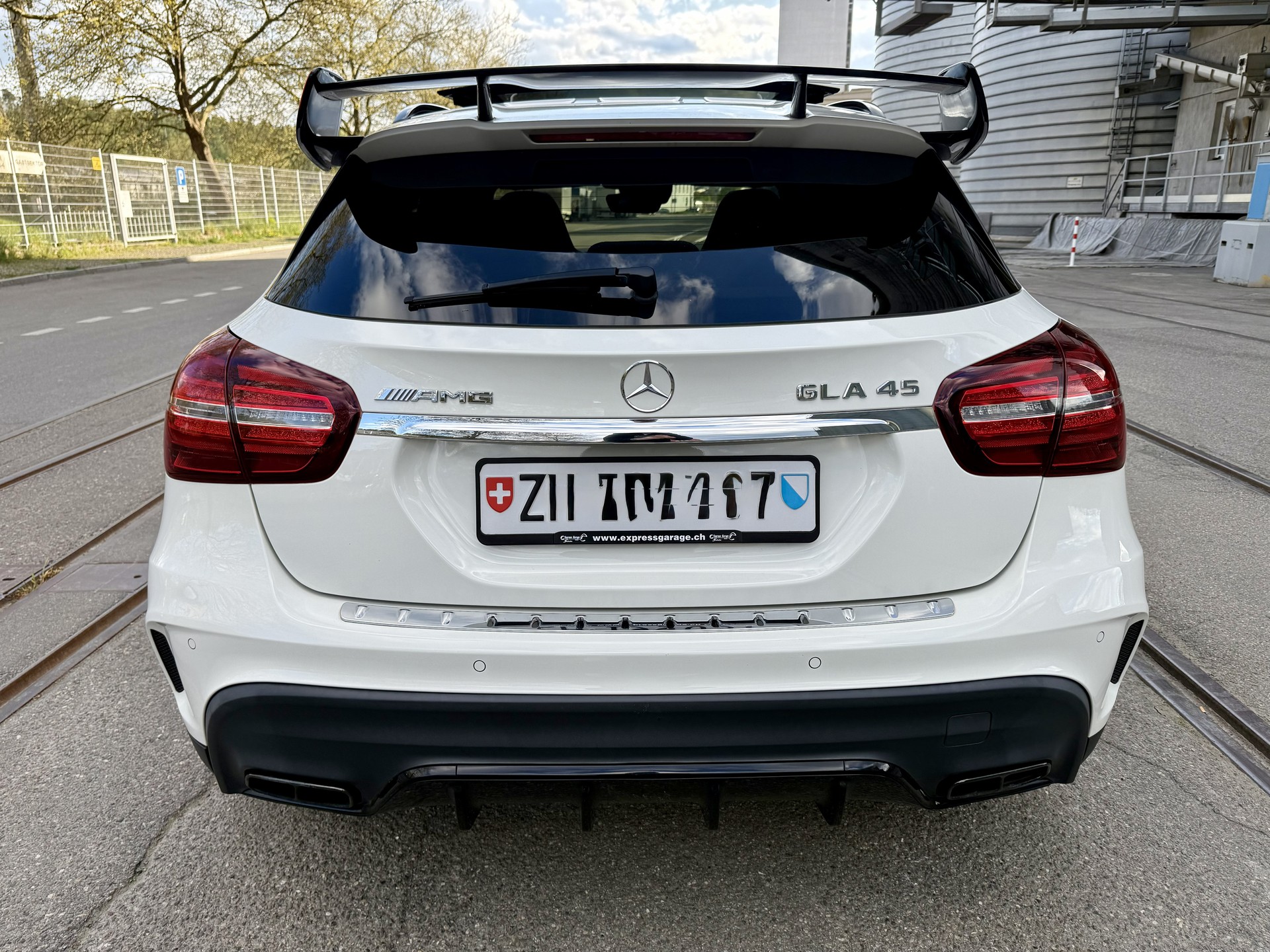 MERCEDES-BENZ GLA 45 AMG 4Matic 7G-DCT-image-4